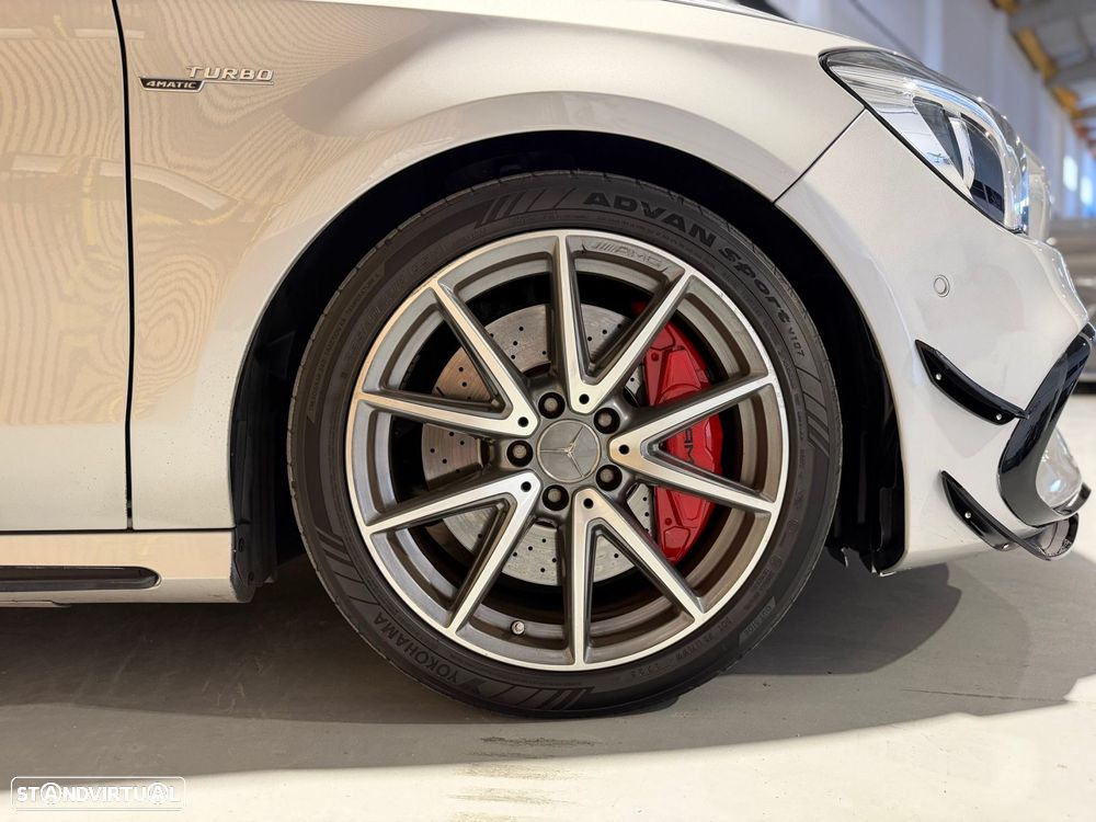 Mercedes-Benz CLA 45 AMG Shooting Brake 4-Matic - 35