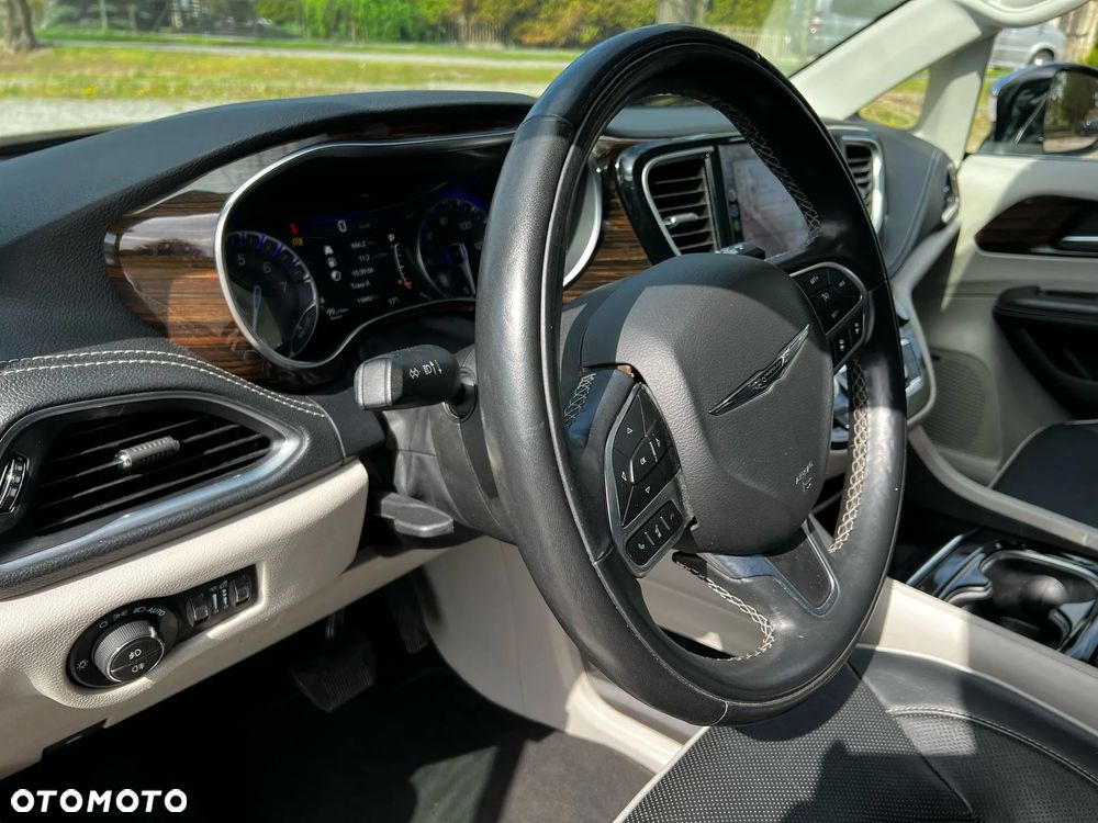 Chrysler Pacifica - 16