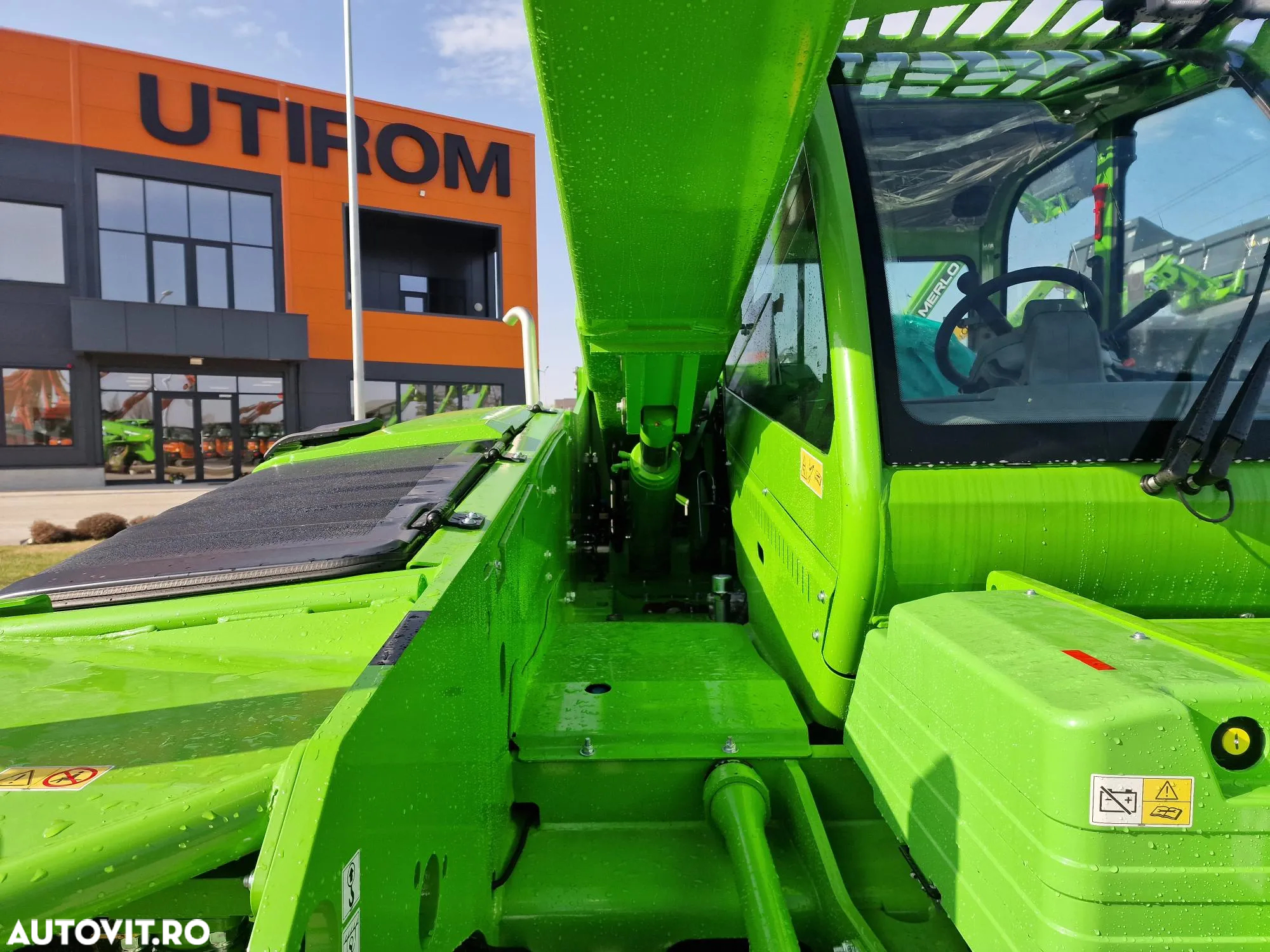 Merlo P40.17, inaltime ridicare 17m, ridica 4 tone primul tronson, Aer cond, garantie 1 an, posibilitate leasing 5 ani, produs in ITALIA, cale fata, cupa 1mc, furci PROMOTIE 103900 EUR+Tva - 15