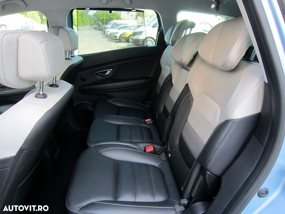 Renault Grand Scenic - 32