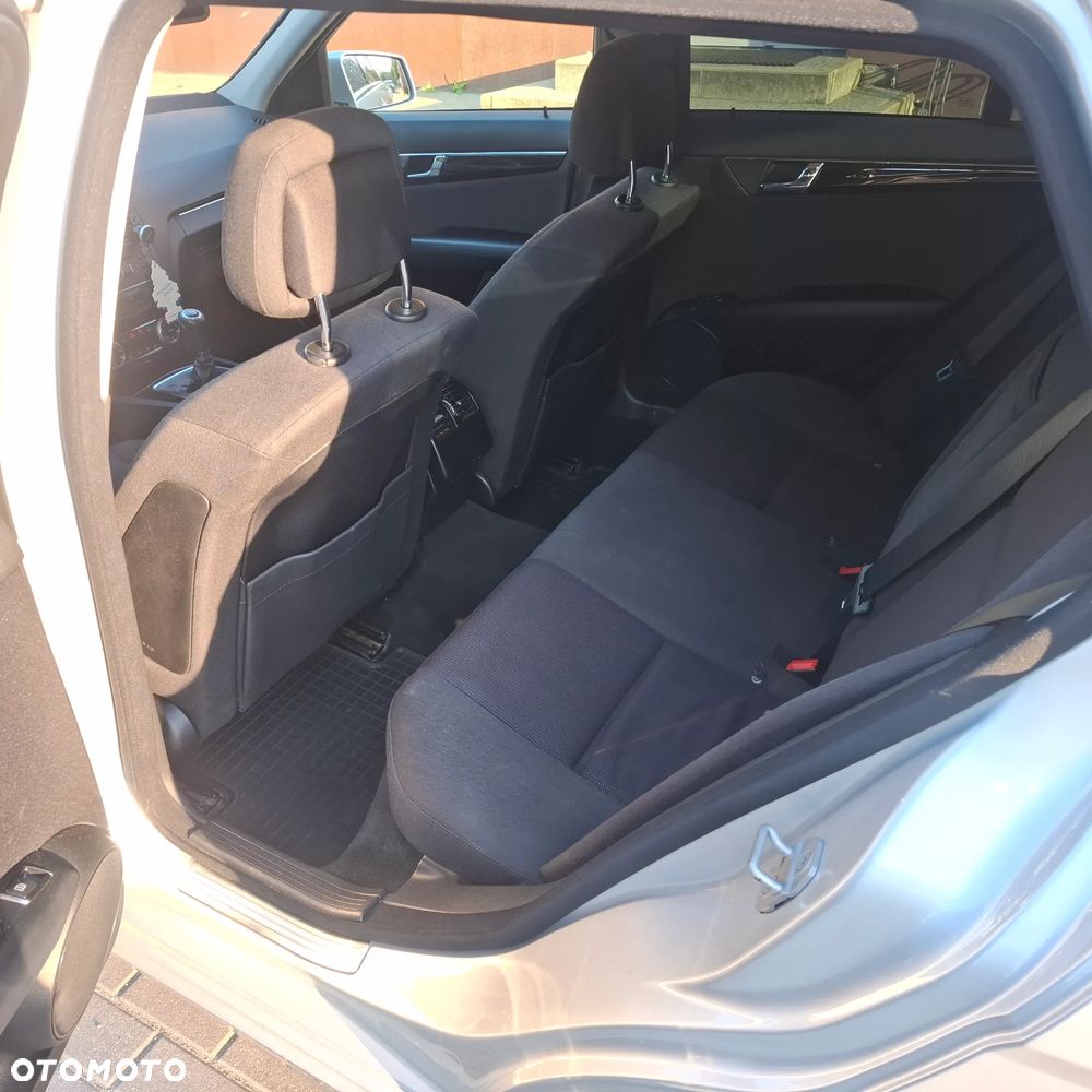 Mercedes-Benz Klasa C 220 CDI BlueEff Avantgarde - 8