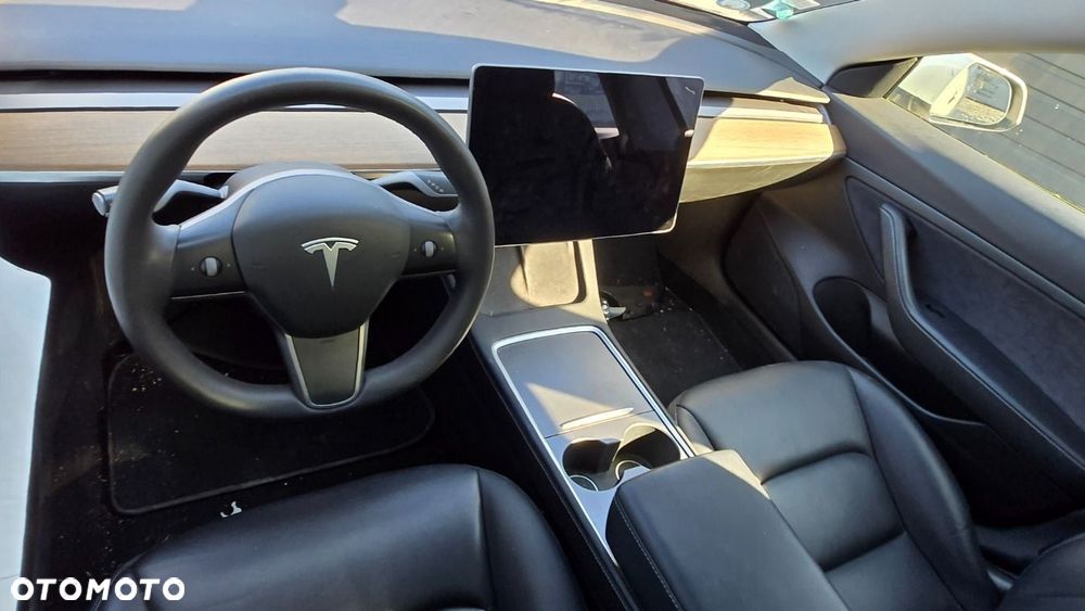 Tesla Model 3 - 25