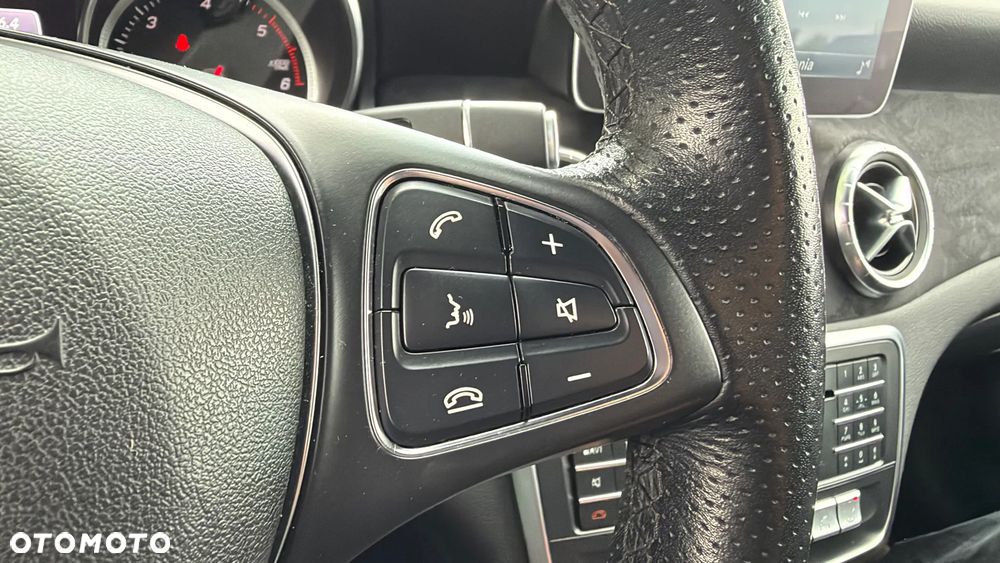 Mercedes-Benz CLA 220 d 4Matic 7G-DCT - 23