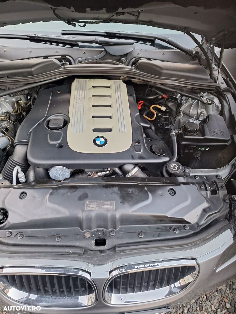 BMW Seria 5 525d Touring - 13