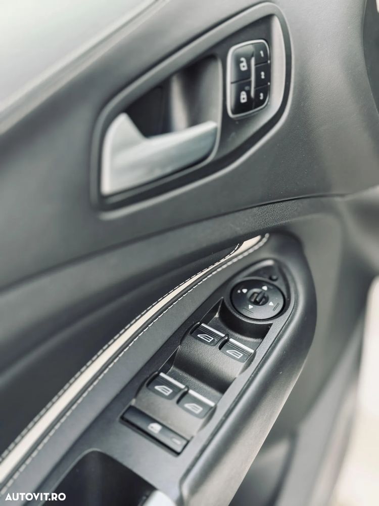 Ford Kuga 2.0 TDCi 4x4 Aut. Vignale - 25