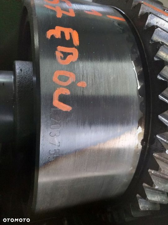 PRZYSTAWKA NAPĘDU PRZEDNIEGO JOHN DEERE 6175R Z 57 - 7
