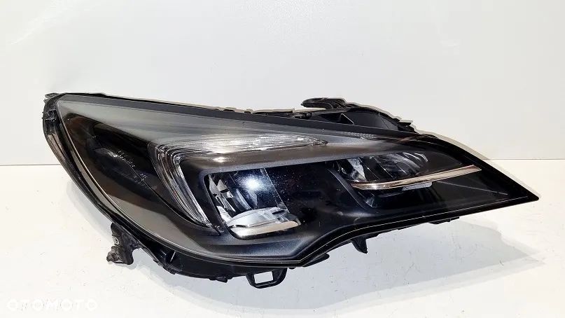 Reflektor prawy led Opel Astra V K europa - 2