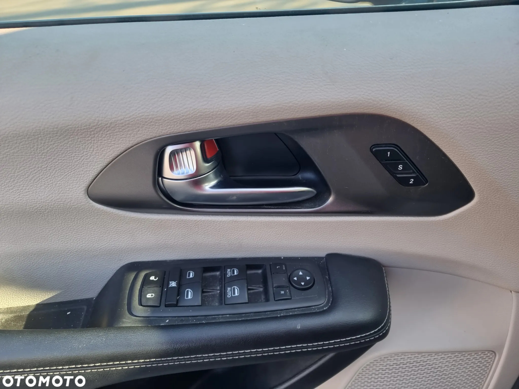 Chrysler Pacifica - 27