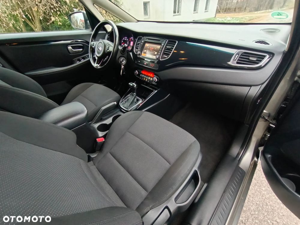 Kia Carens - 24