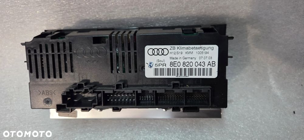 Panel klimatyzacji Audi A4 B6 -043AB - 2