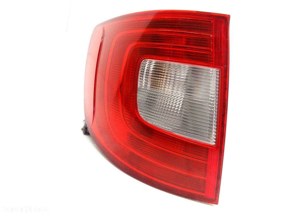 Lampa lewy tył tylna lewa kombi 3t9945095 skoda superb ii - 2
