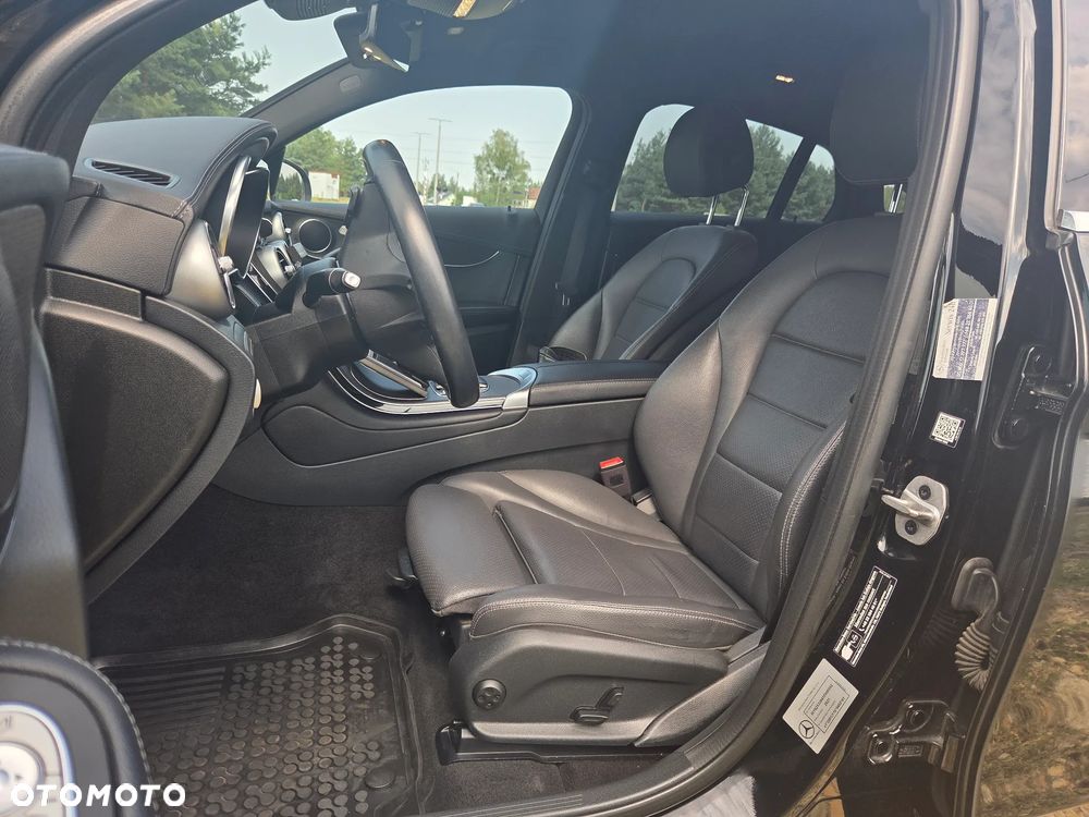 Mercedes-Benz GLC 300 4Matic 9G-TRONIC AMG Line - 12