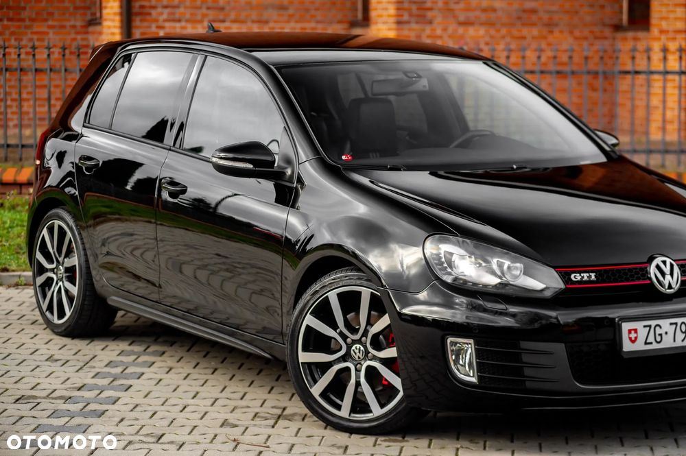 Volkswagen Golf 2.0 GTI DSG adidas - 2