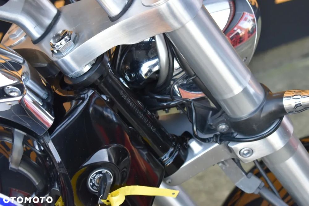 Suzuki Intruder - 32