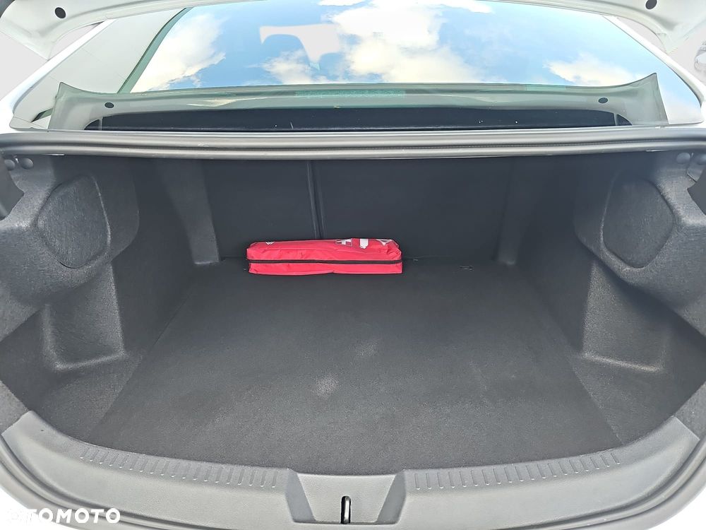 Renault Megane 1.3 TCe Evolution - 23