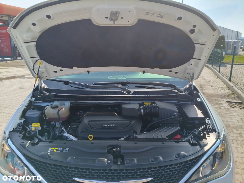 Chrysler Pacifica - 26