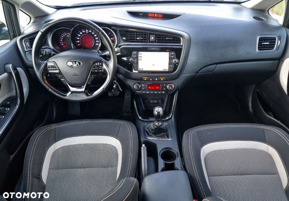 Kia Ceed 1.6 GDI Fifa World Cup Edition - 30
