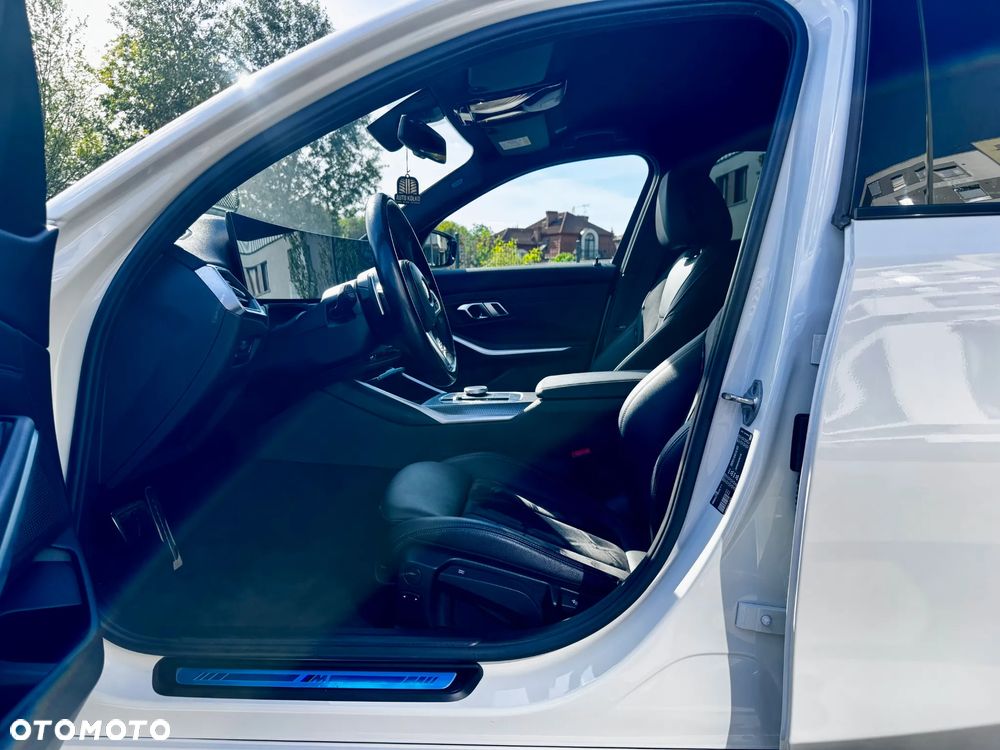 BMW Seria 3 318i M Sport - 11