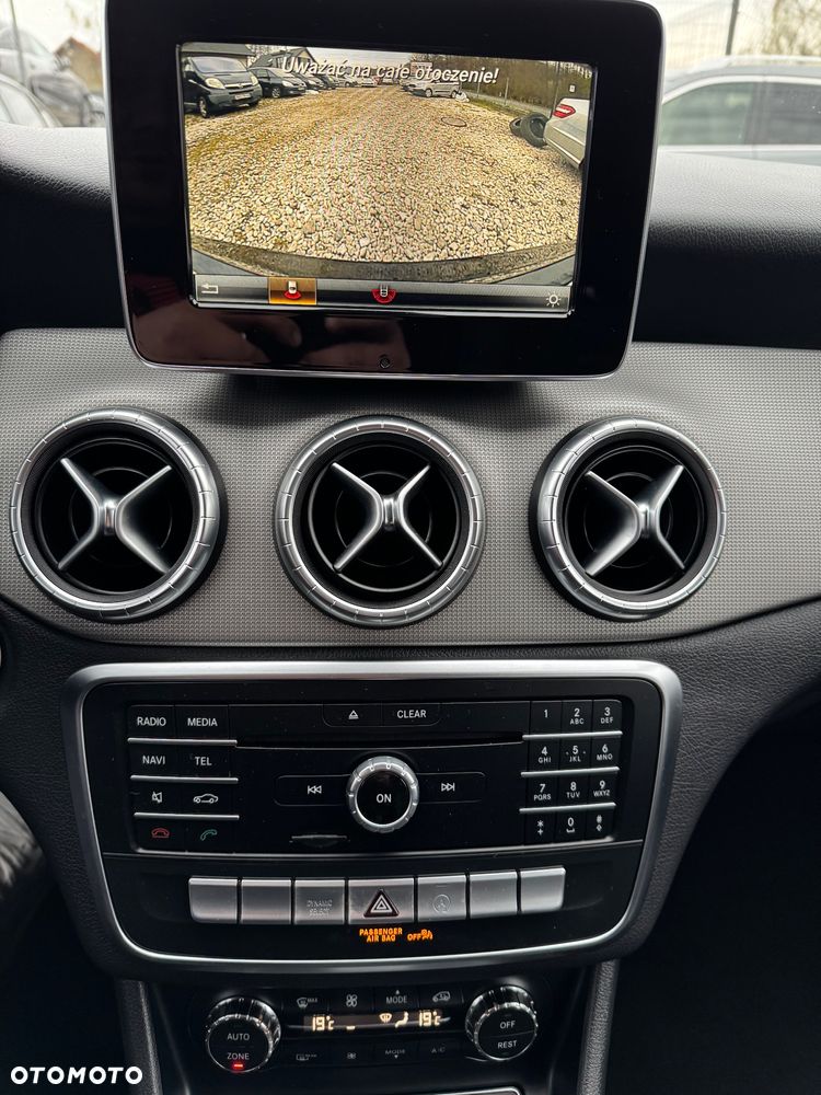 Mercedes-Benz CLA 180 7G-DCT AMG Line - 12