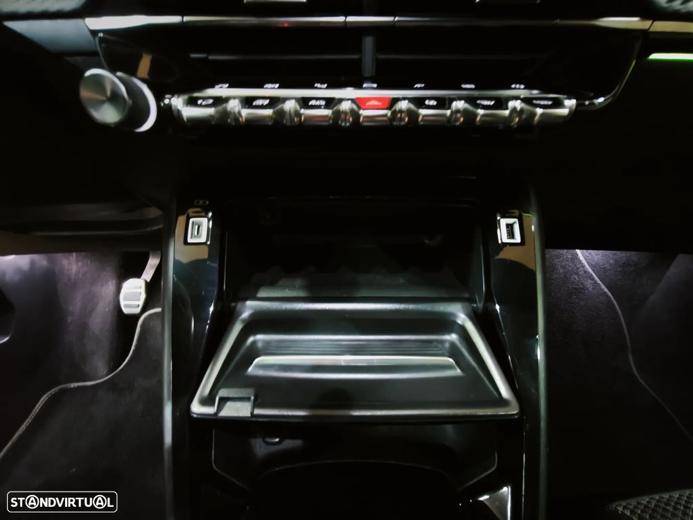 Peugeot 208 PureTech 100 GT - 28