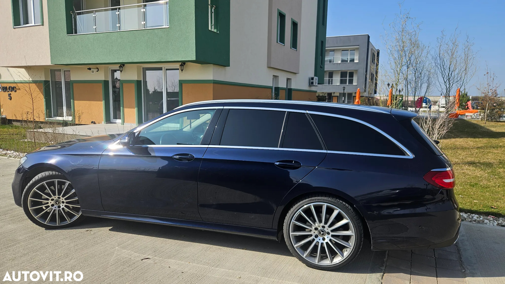Mercedes-Benz E 220 d T 9G-TRONIC AMG Line - 9