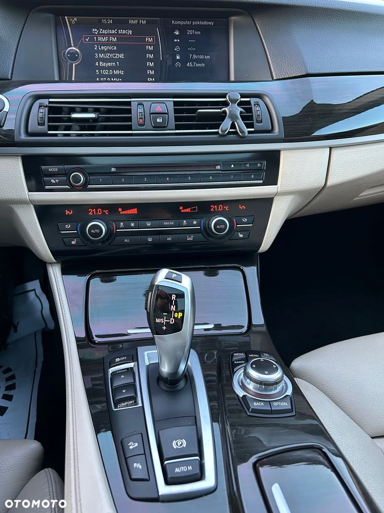 BMW Seria 5 525d xDrive - 15