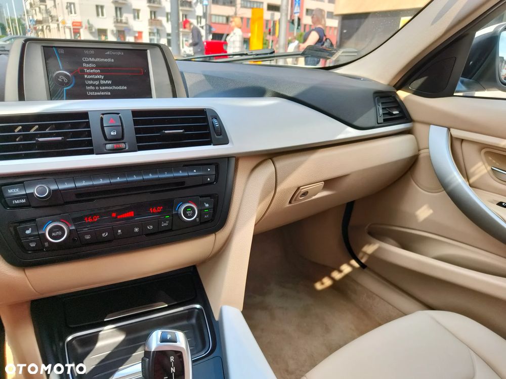 BMW Seria 3 328i xDrive - 9