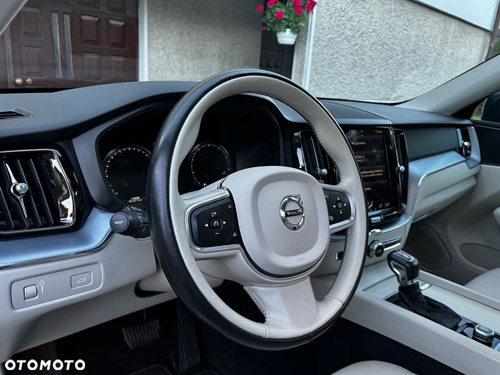 Volvo XC 60 T5 AWD Geartronic Momentum - 28