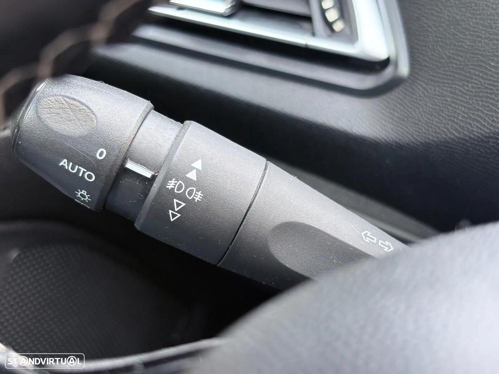Peugeot 308 SW 1.2 PureTech Style - 38