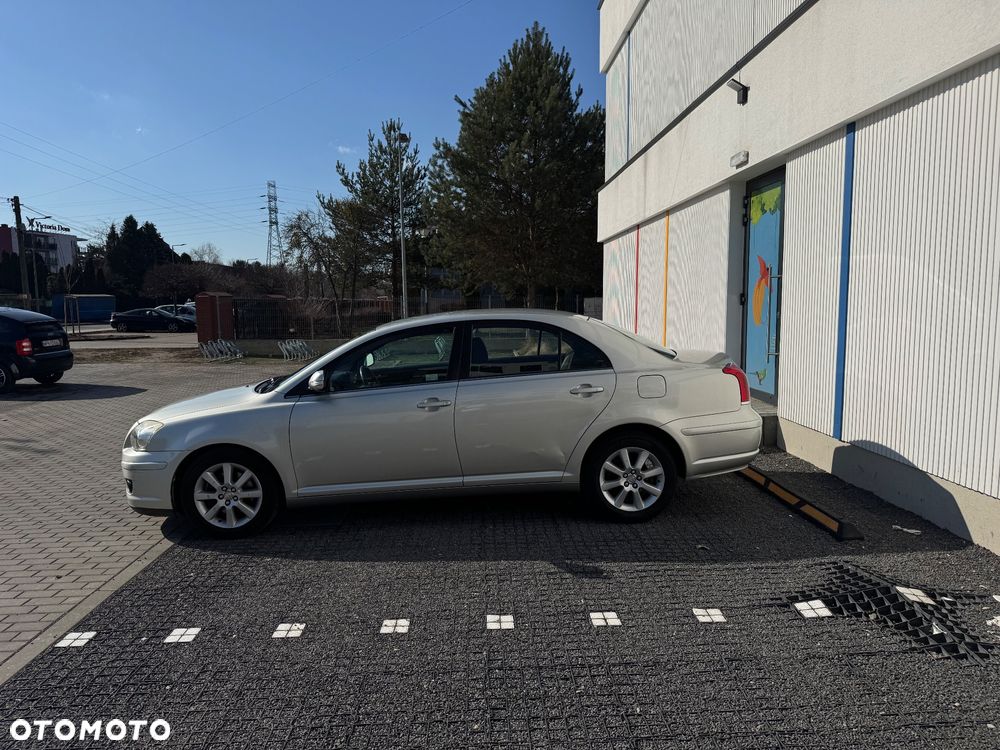 Toyota Avensis 2.0 VVT-i Sol - 4