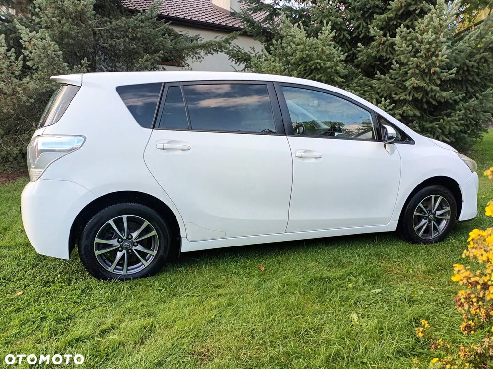 Toyota Verso 2014 photo 2