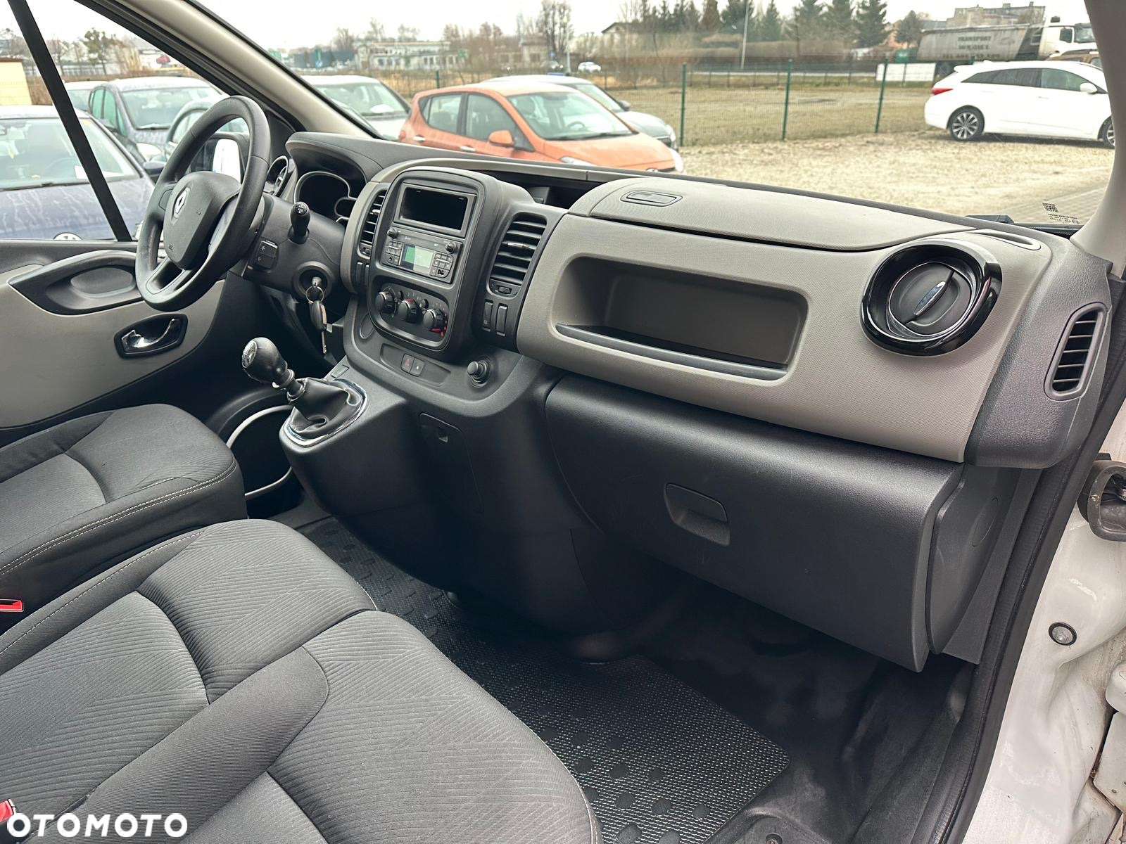 Renault TRAFIC - 12