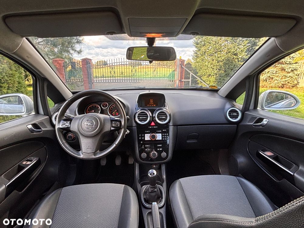 Opel Corsa 1.4 16V Cosmo - 19