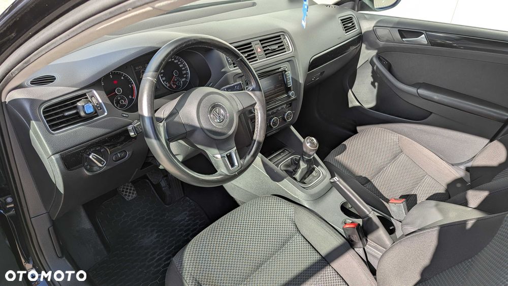 Volkswagen Jetta - 8