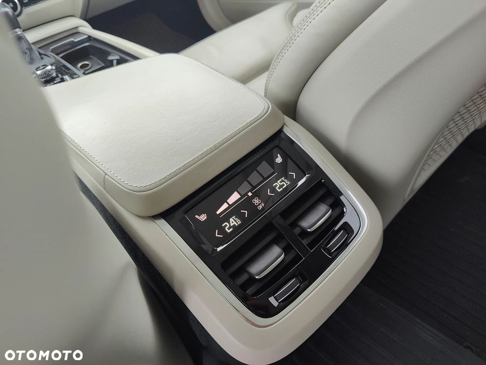 Volvo V90 Cross Country - 18