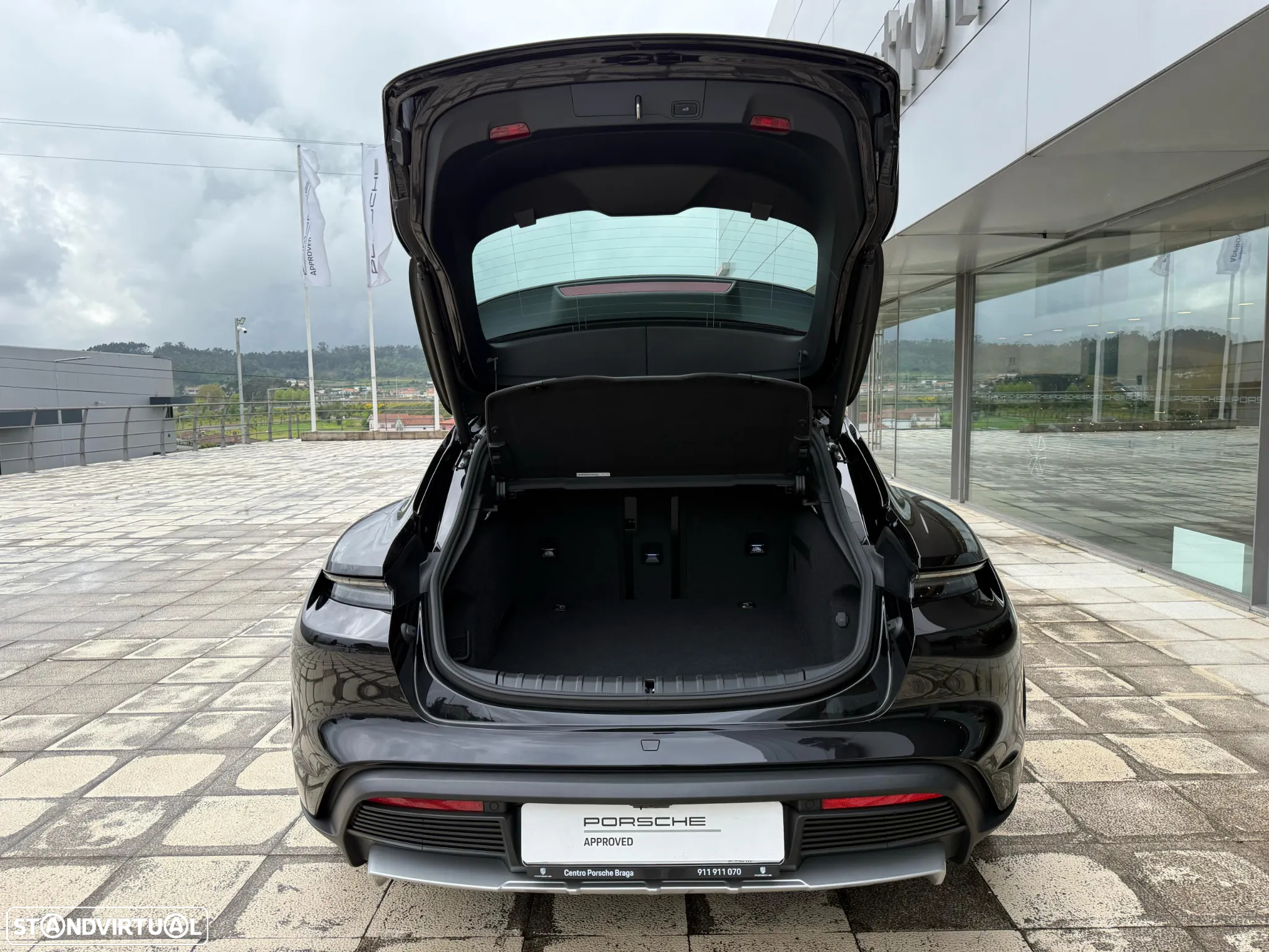 Porsche Taycan Cross Turismo 4 - 24