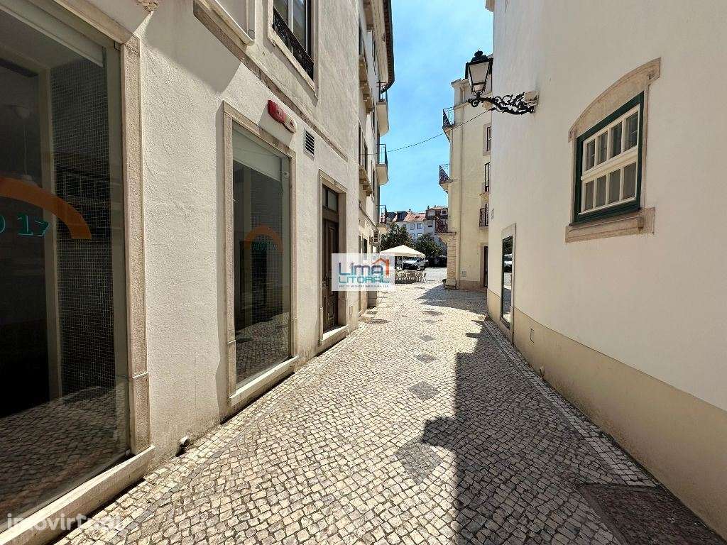 Prédio devoluto para habitação e comércio - Zona Histórica de Leiria - Grande imagem: 4/30