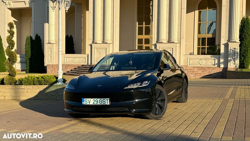 Tesla Model 3 - 1