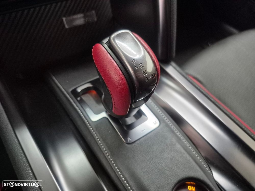 Nissan GT-R 3.8 V6 Black Edition - 36