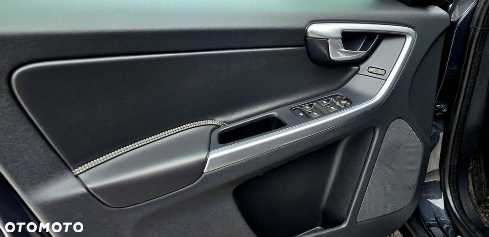 Volvo XC 60 D4 Drive-E R-Design Momentum - 33