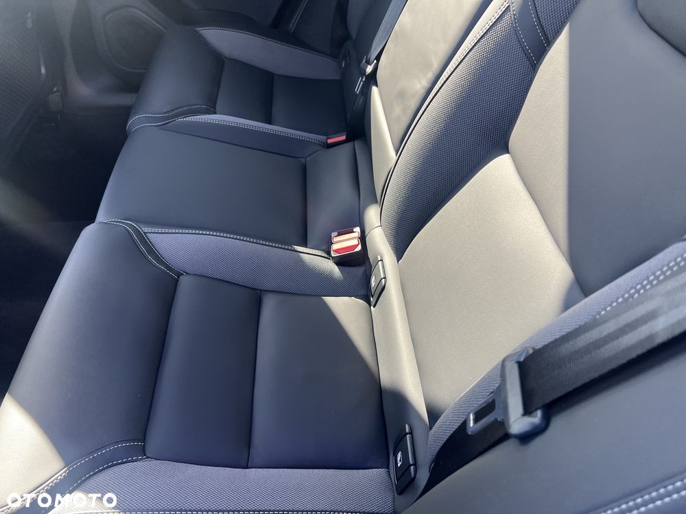 Volvo XC 60 B5 B AWD Plus Black Edition - 37