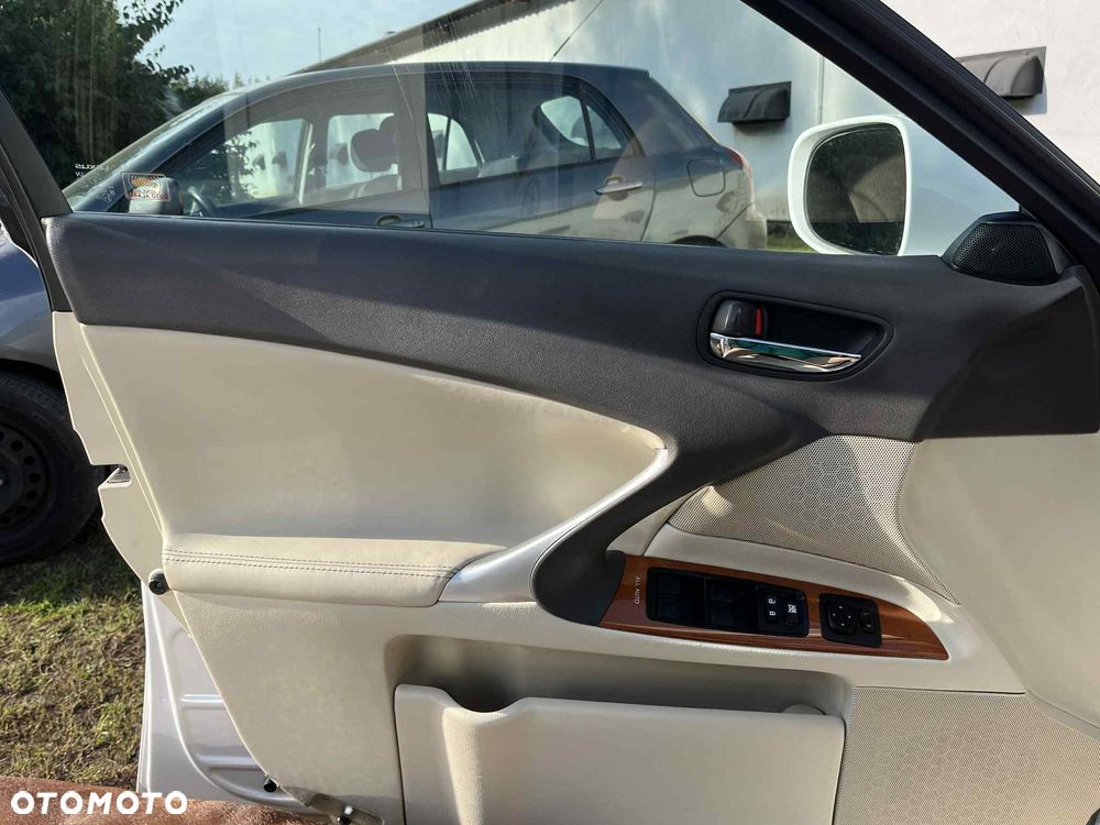 Lexus IS 250 - 10