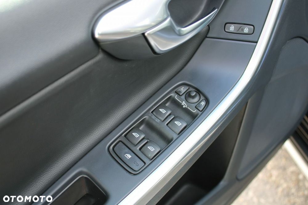 Volvo V60 Cross Country D4 Drive-E Momentum - 22