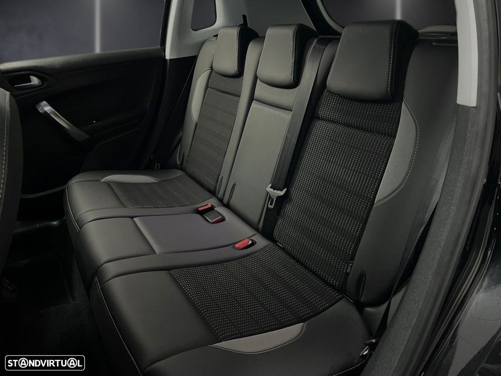 Peugeot 2008 1.2 PureTech Allure EAT6 - 24