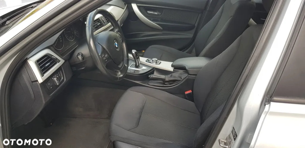BMW Seria 3 318d DPF Touring Edition Sport - 9
