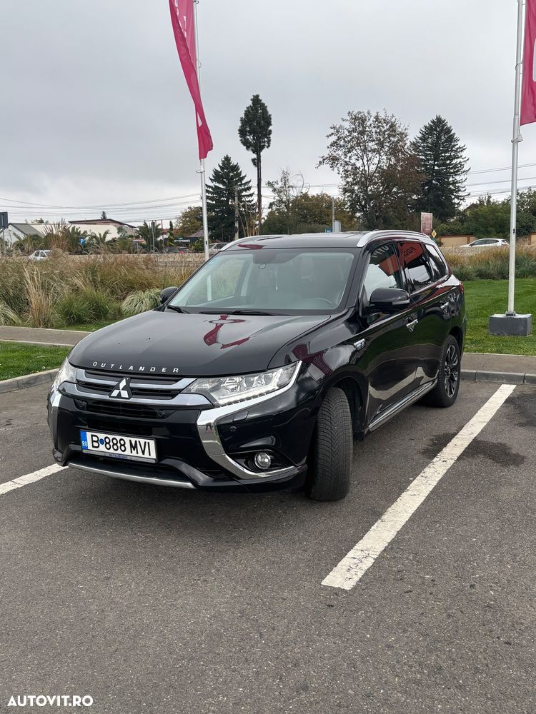Mitsubishi Outlander - 2