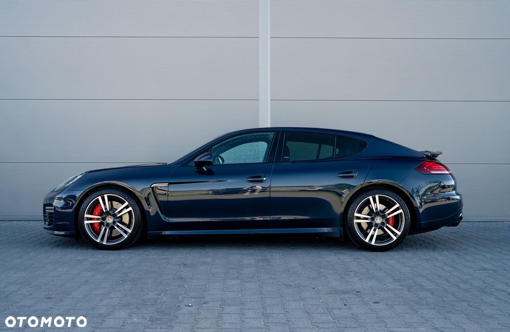 Porsche Panamera GTS PDK - 10