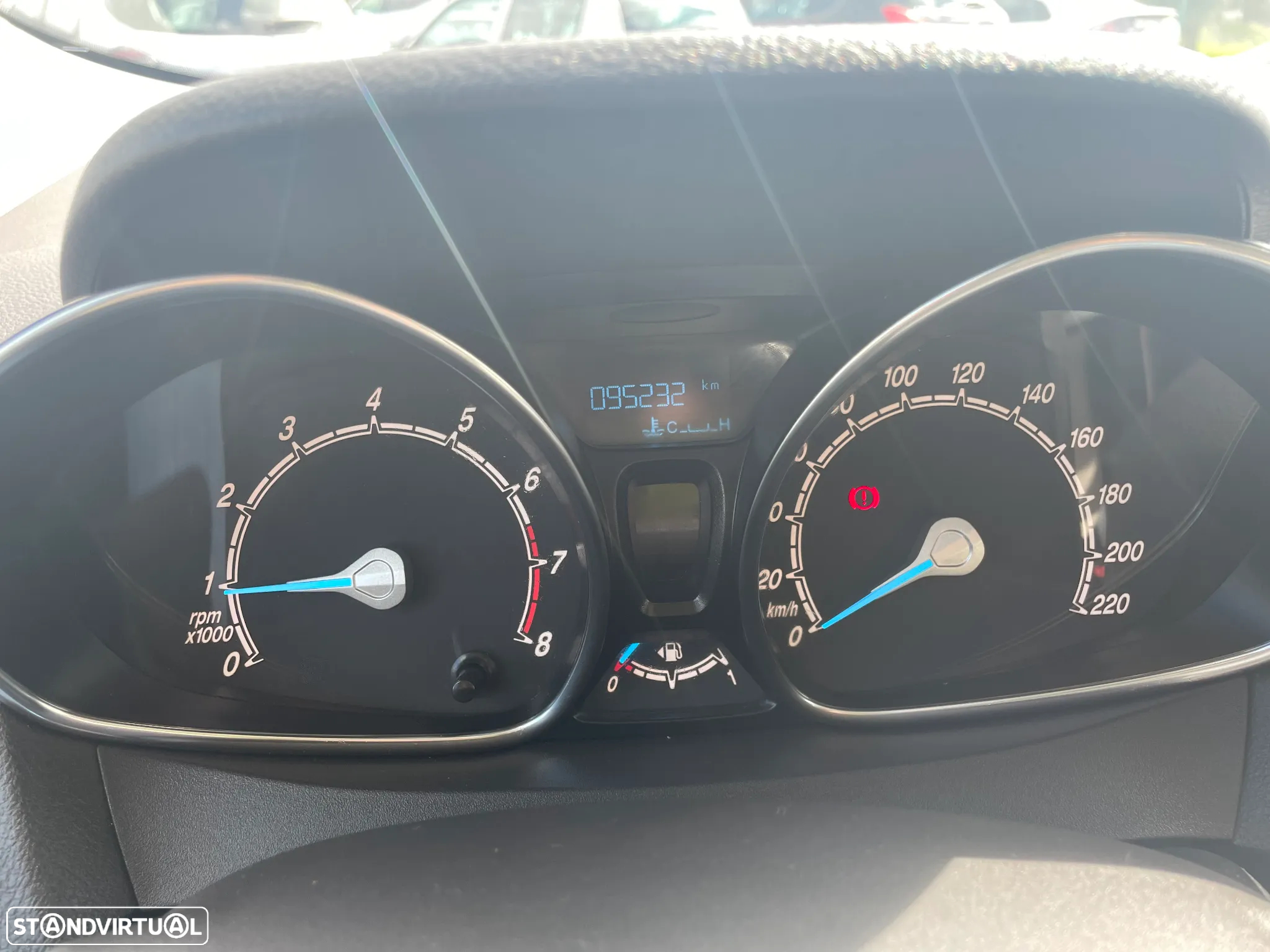 Ford Tourneo Courier 1.0 EcoBoost Ambiente - 8