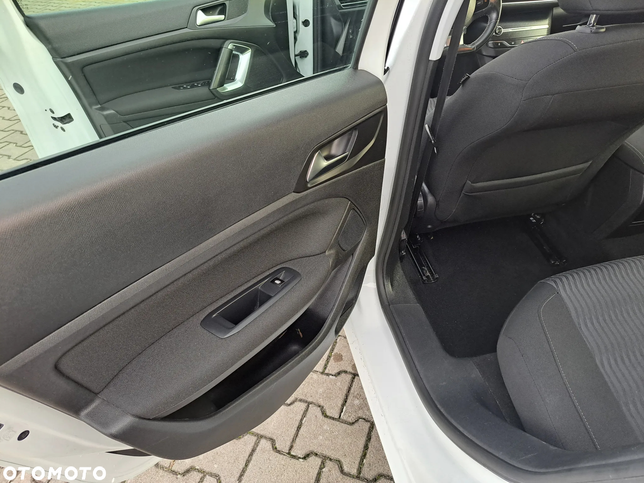 Peugeot 308 1.2 PureTech Access S&S - 11