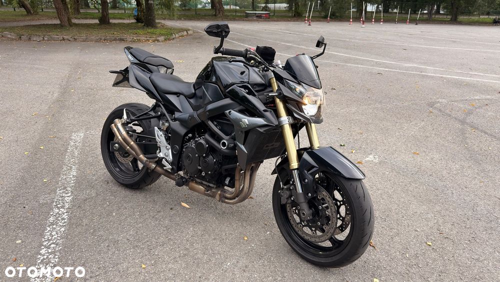 Suzuki GSR - 3